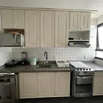 Apartamento 2 Quartos Charmoso A 300M Da Praia Do Leblon, Com Garagem E Portaria 24H