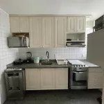 Apartamento 2 Quartos Charmoso A 300M Da Praia Do Leblon, Com Garagem E Portaria 24H