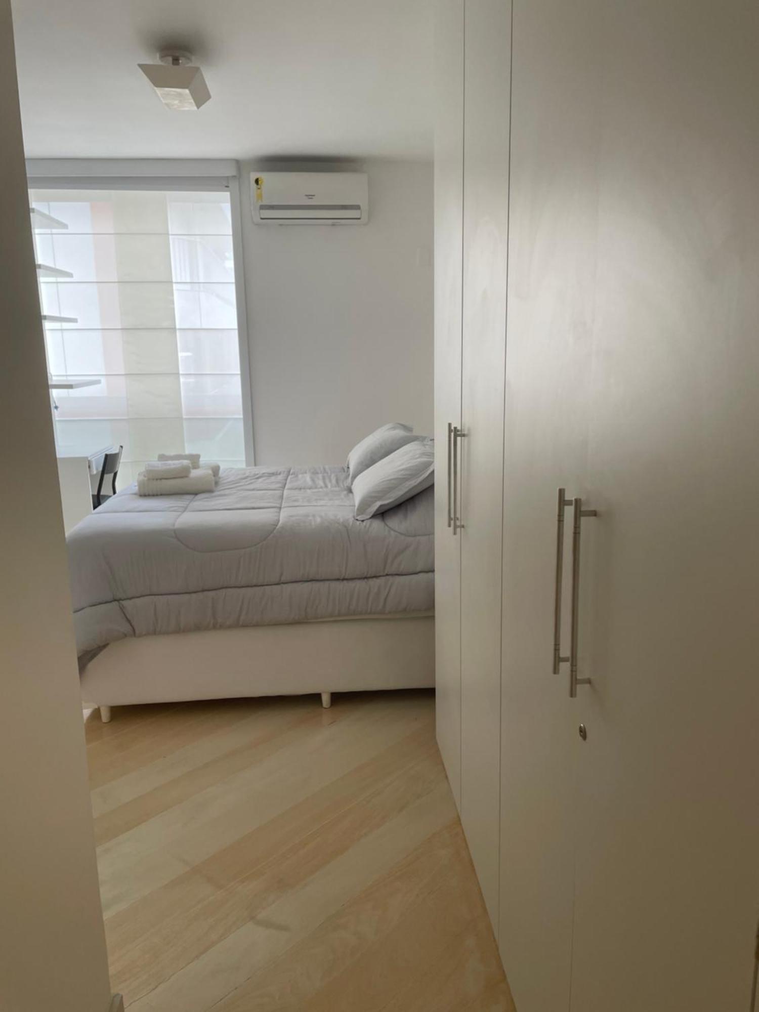 2 Quartos Charmoso A 300m Da Do Leblon, Com Garagem E Portaria 24h *